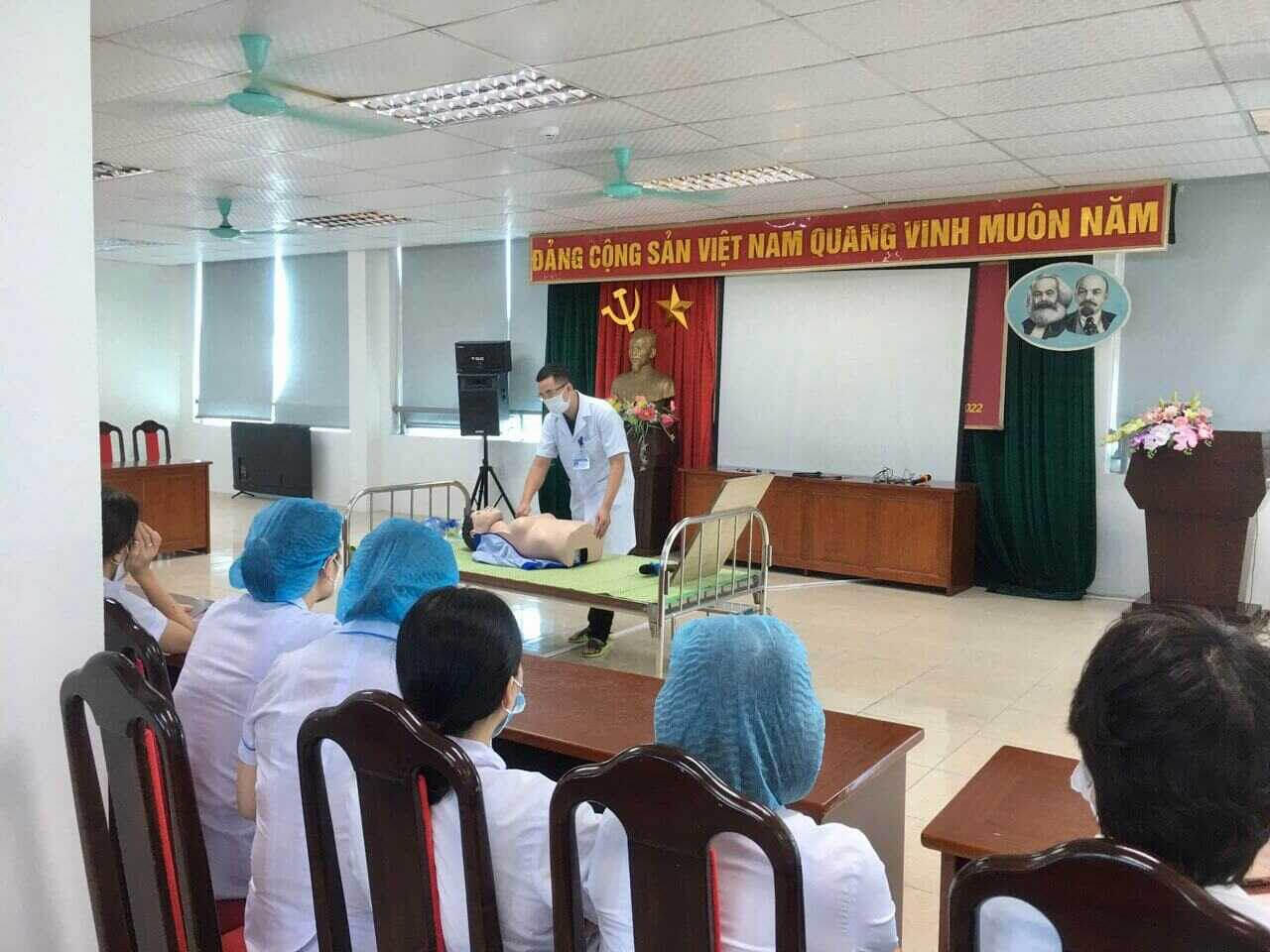 Bệnh viện Phổi Hải Dương tổ chức thực hành cấp cứu ngừng tuần hoàn
