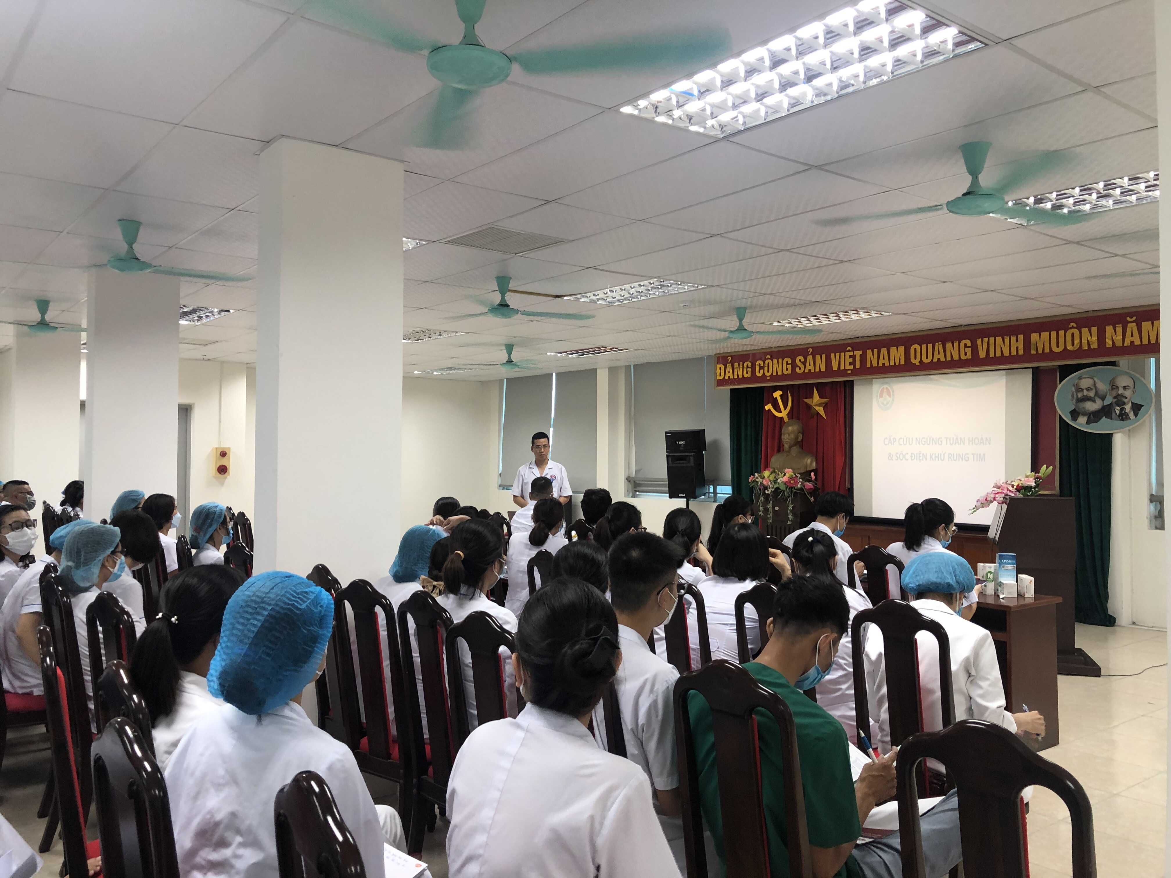 Bệnh viện Phổi Hải Dương tổ chức sinh hoạt khoa học định kỳ tháng 9 với chủ đề 
