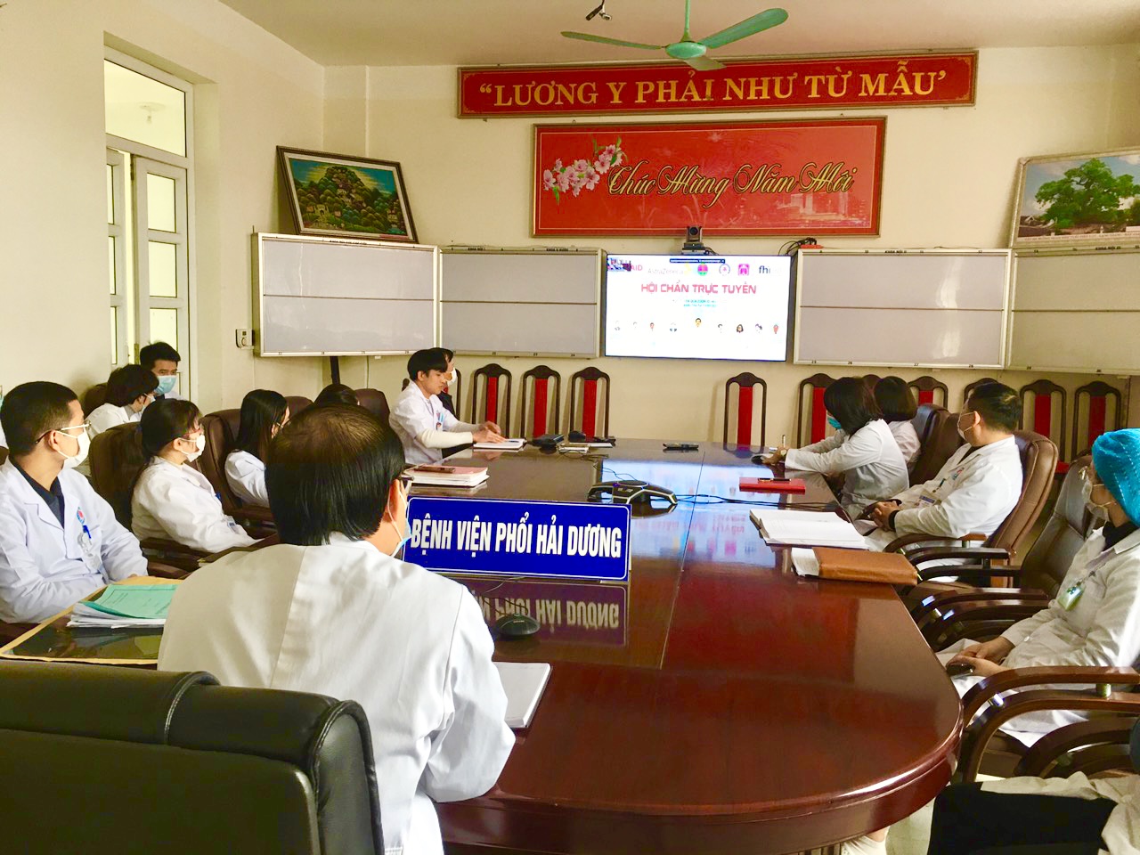 Một ca bệnh nặng được hội chẩn trực tuyến với tuyến Trung ương.