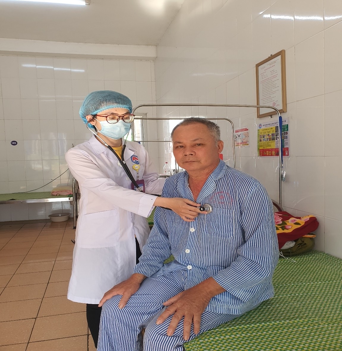 Chẩn đoán và gắp thành công ca dị vật phế quản bỏ quên.