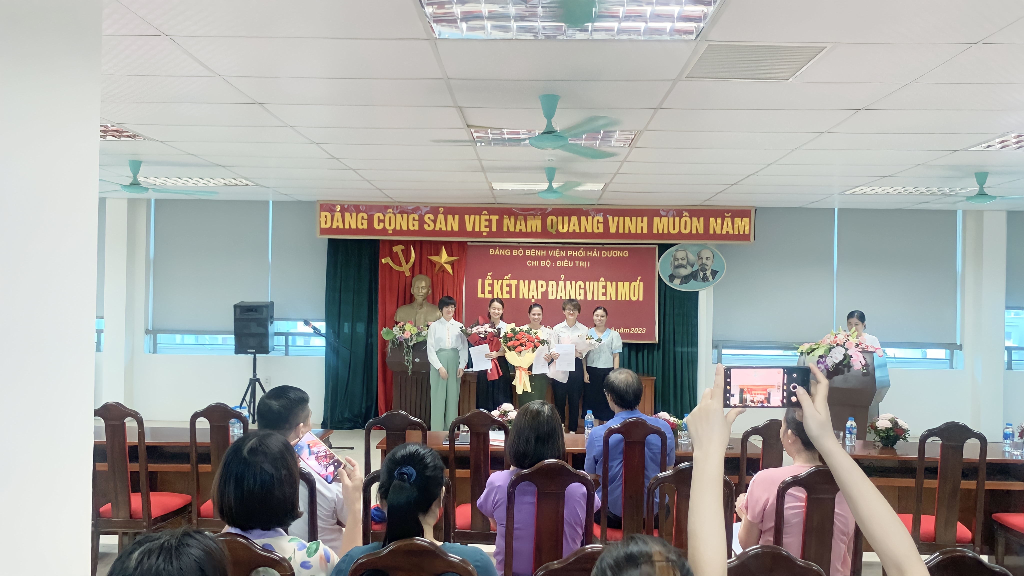 Lễ kết nạp Đảng viên mới