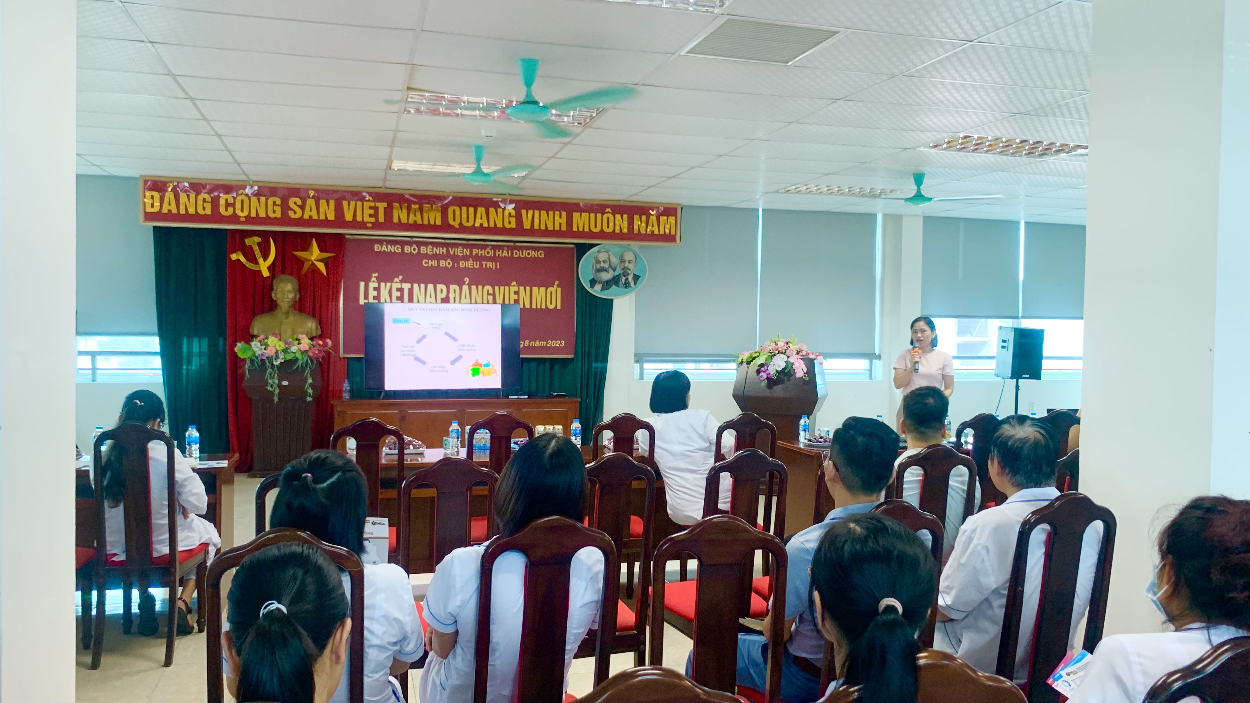 Bệnh viện Phổi Hải Dương tổ chức tập huấn về dinh dưỡng lâm sàng