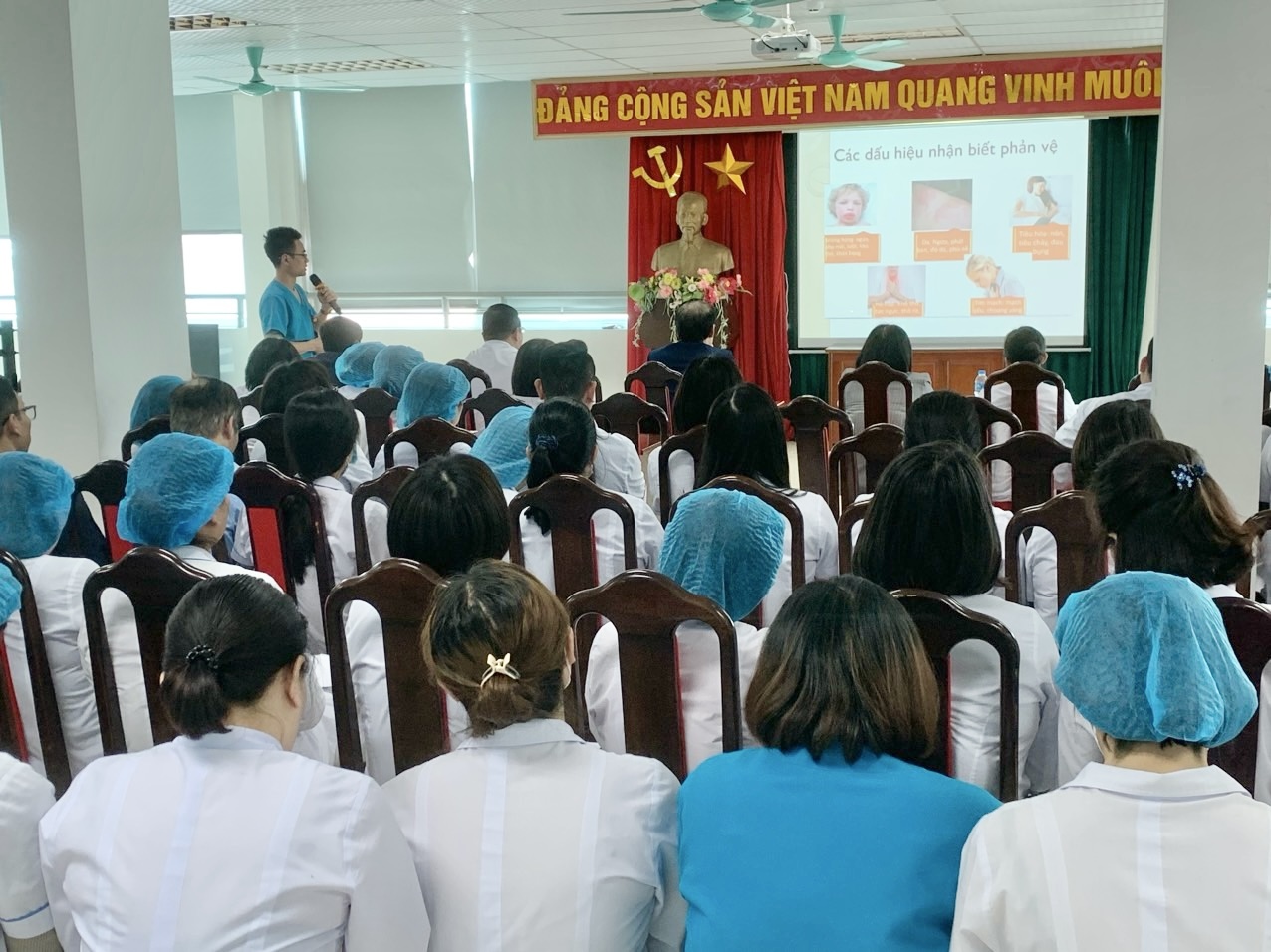 Bệnh viện Phổi Hải Dương tổ chức lớp tập huấn “hướng dẫn phòng, chẩn đoán và xử trí phản vệ”.