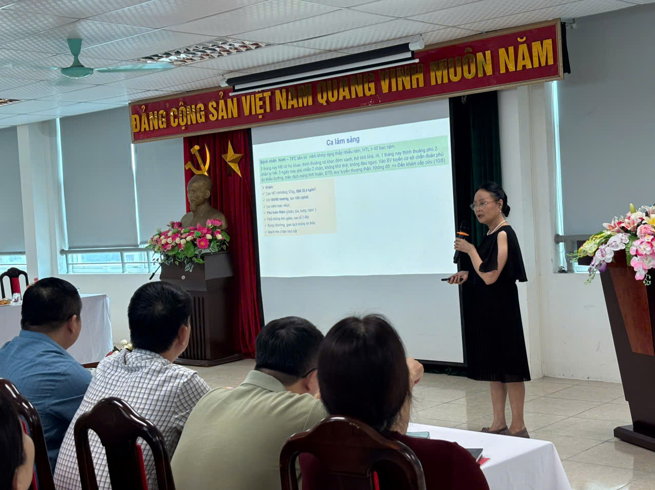 Bệnh viện Phổi Hải Dương tổ chức sinh hoạt khoa học định kỳ