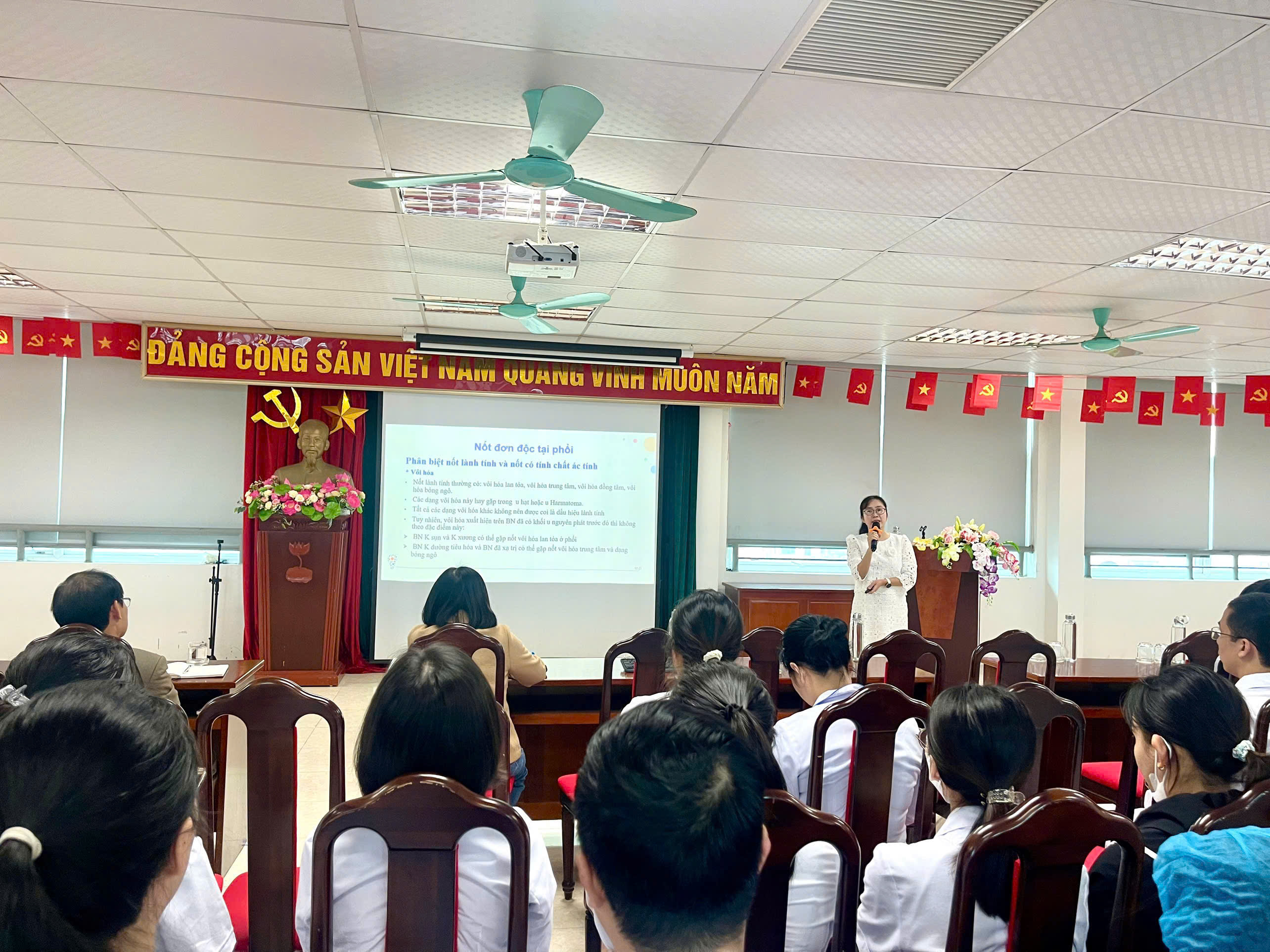 Bệnh viện Phổi Hải Dương tổ chức hội thảo khoa học “Chiến lược quản lý nốt đơn độc tại phổi - Từ lý thuyết đến thực hành”.